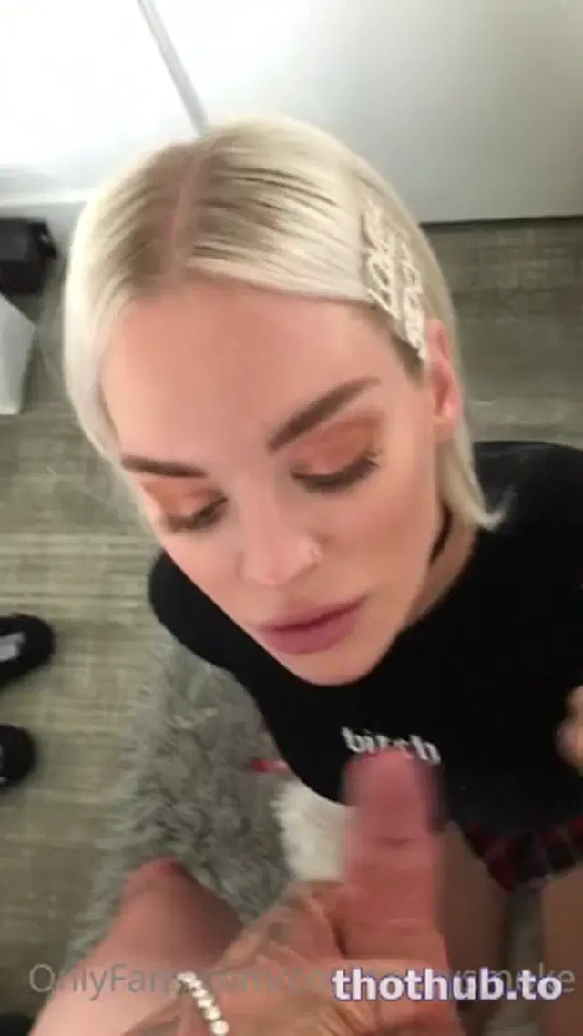 Courtney Smoke – Cumshot Facial