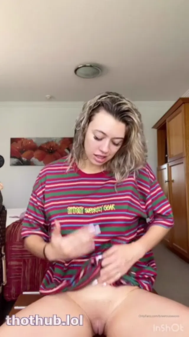 Bree Louise Masturbating