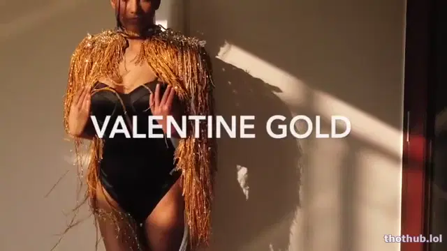 Poonam Pandey – Valentine Gold