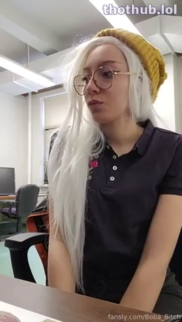 Boba_bitch showing tits