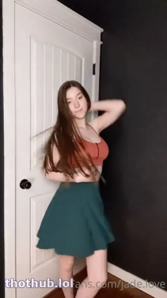 Jadelove strip tease