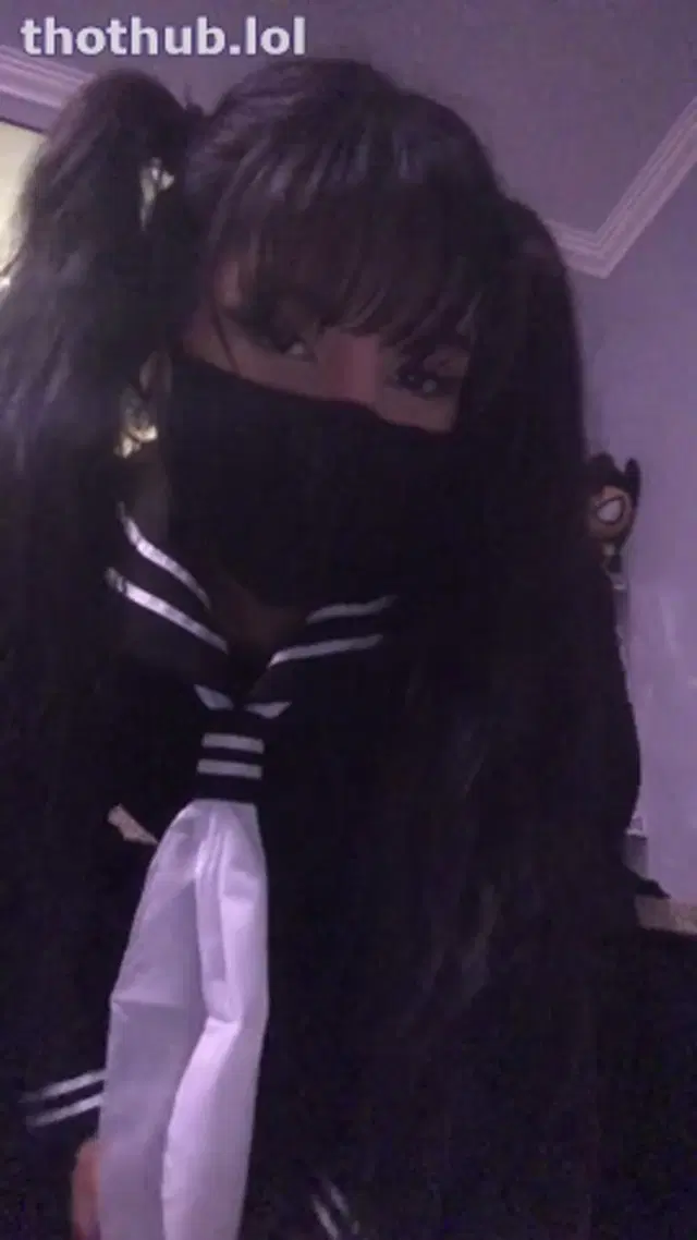 Kohaikun schoolgirl cosplay dance