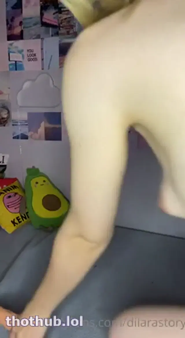Dilarastory fucks a dildo