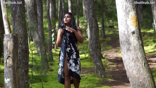 Zara Rev – Totally Naked in the Forest Onlyfans