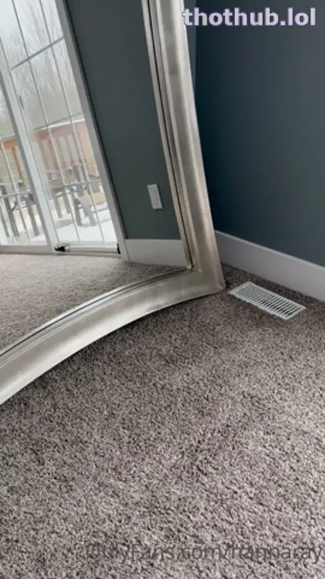 Hanna Ray mirror playing