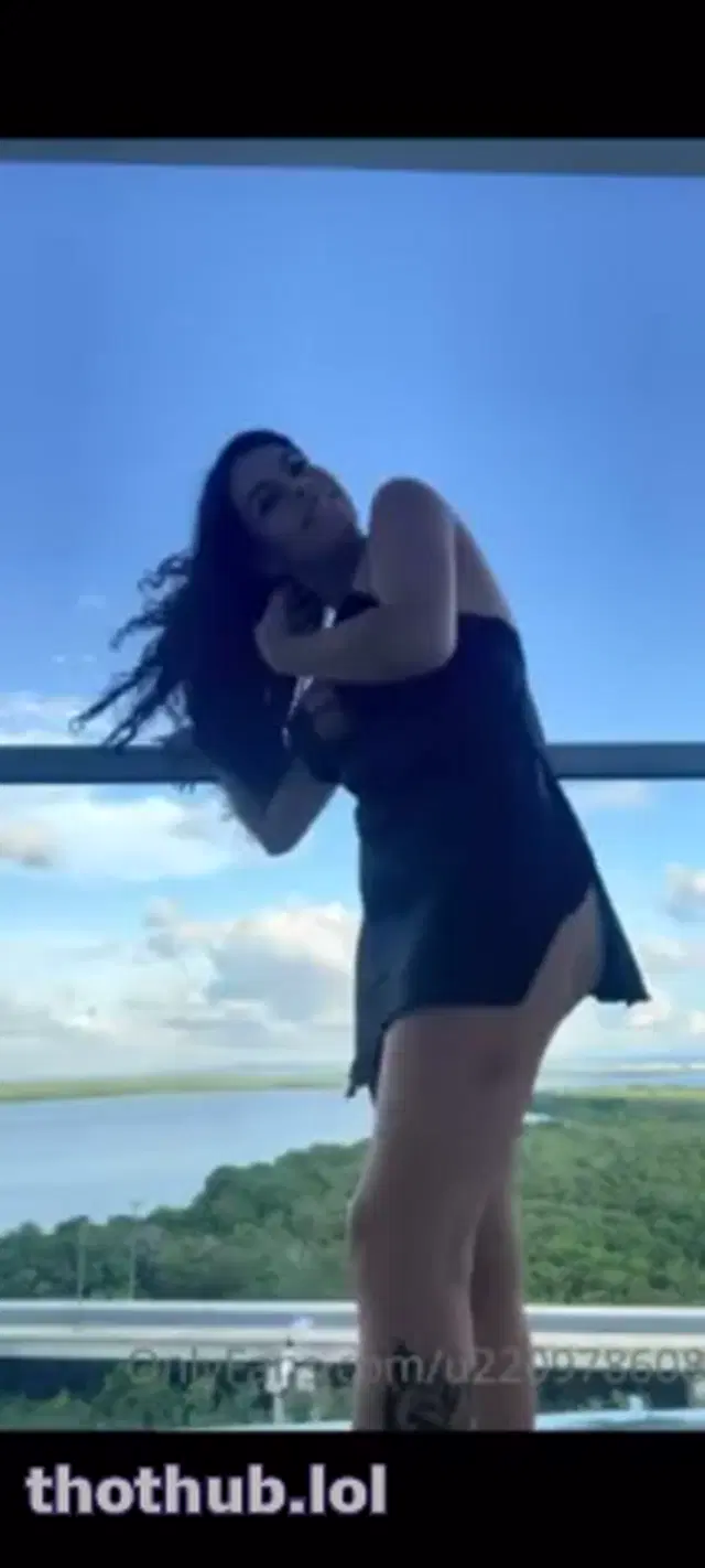 LIZBETH RODRIGUEZ TEASING