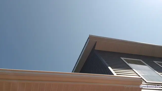 Hanna Ray masturbating while tanning