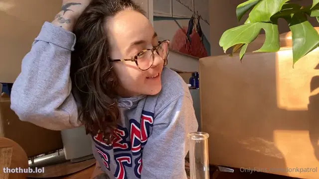 Donkpatrol nude bong