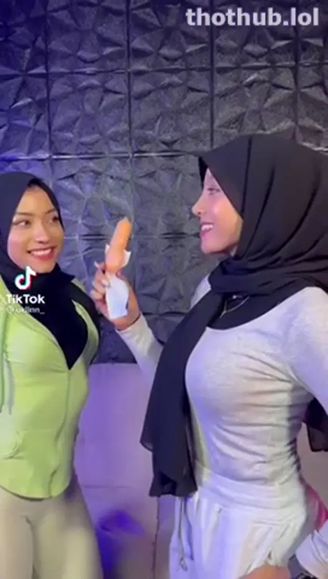 Hijabi girls deepthroat kiss