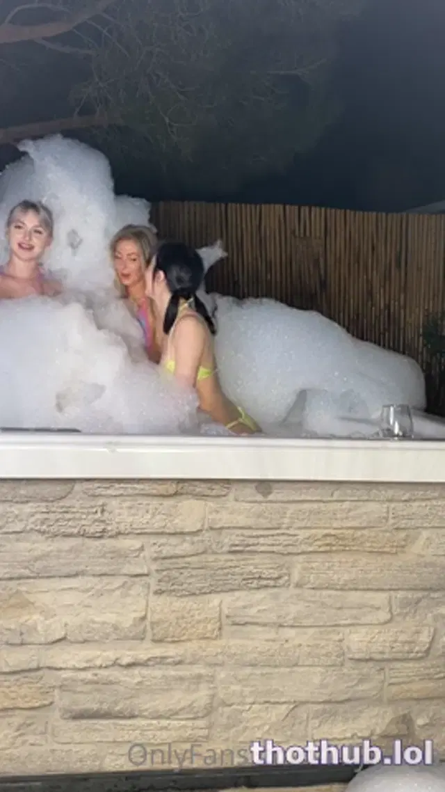 Lillyyluna-OnlyFans-A little behind the scenes video with @goddessclaire111 and @jand