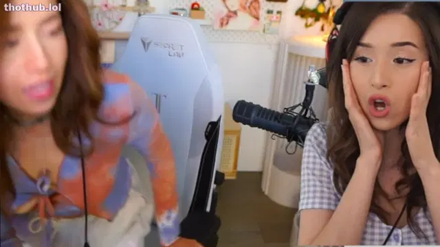 POKIMANE SHOWS HER TITS ON TWITCH LIVE STREAM (FULL CLIP)