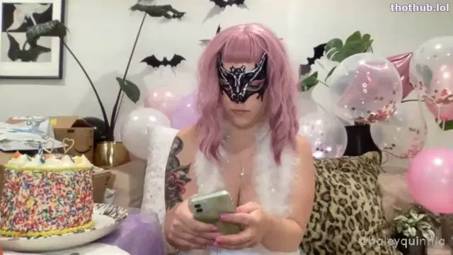 Hayley Quinnla smashing a cake with her big booty