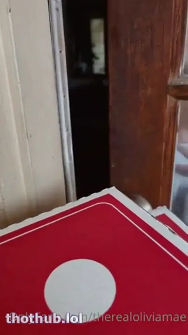 Olivia Mae – Pizza Delivery Guy Sextape