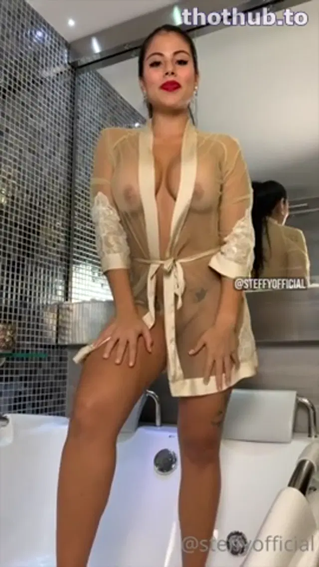 Steffy Moreno oiled up in the bath