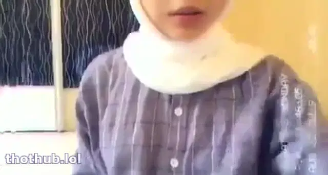 Girl with hijab flashing her tits