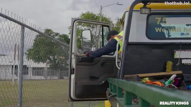 Brandy renee fucks to avoid being towed