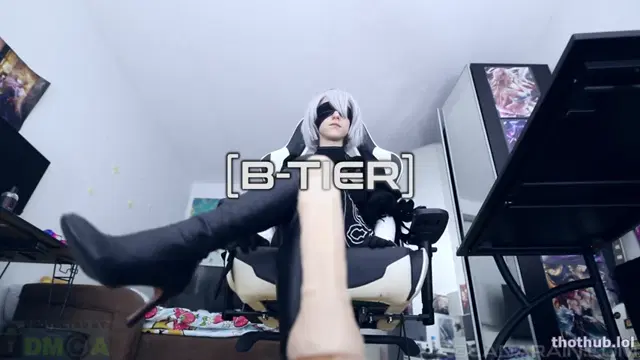 LANA RAIN – 2B FOOTJOB