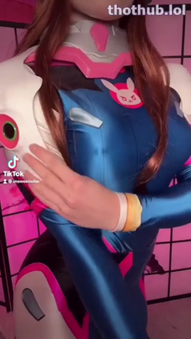 Sweetie Fox/Tiktoker Girl Cosplays D.Va From Overwatch And Sucks Cock Until Facial