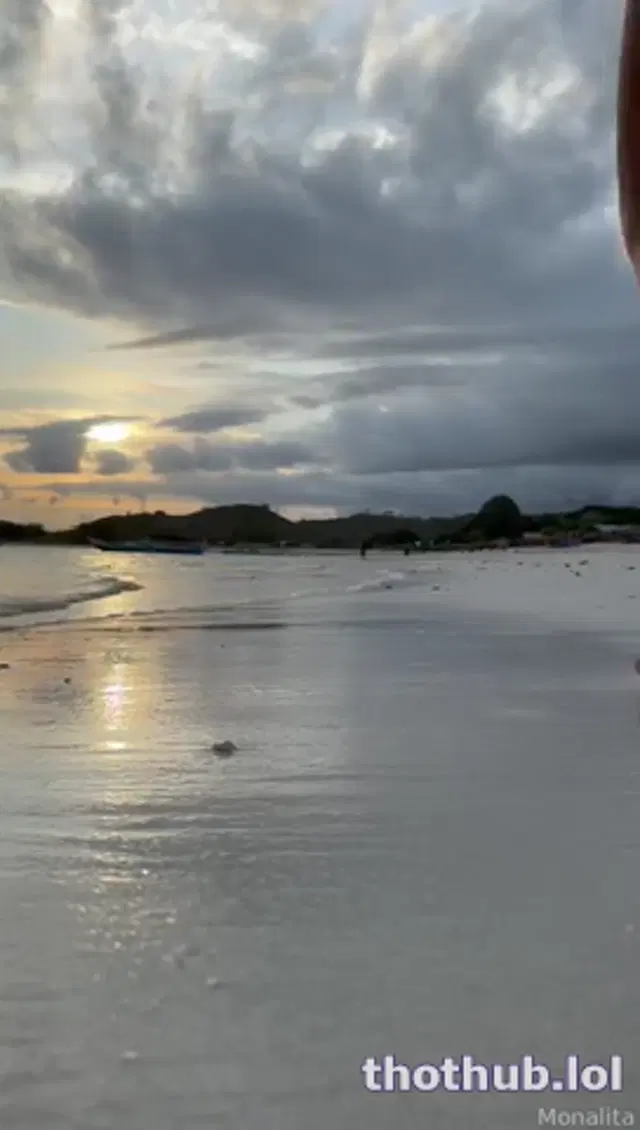 Monalita on beach