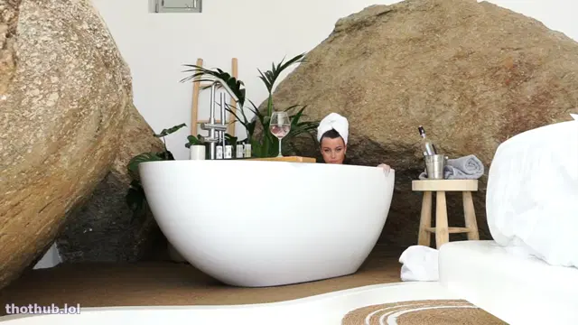 Anna Zapala Nude Bath Tits & Nipples Video Leaked
