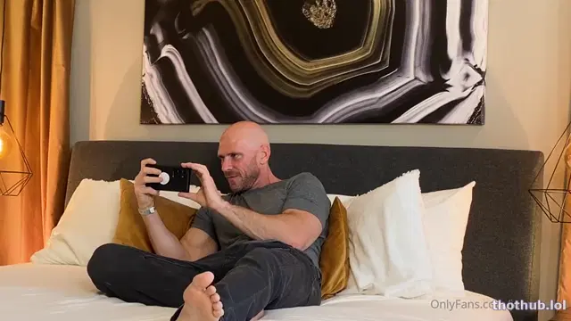 Valentina Nappi & Johnny Sins – Sextape