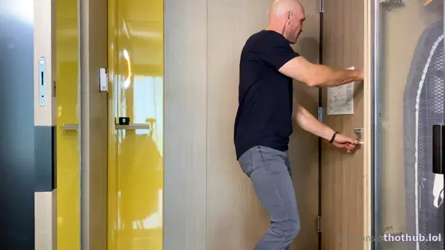 [Onlyfans.com] Johnny Sins & Coco Lovelock – Insanely Petite Blonde Slut Bends Into A