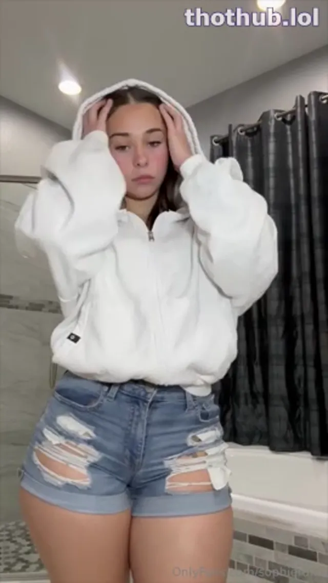 Sophieraiin hot pants striptease