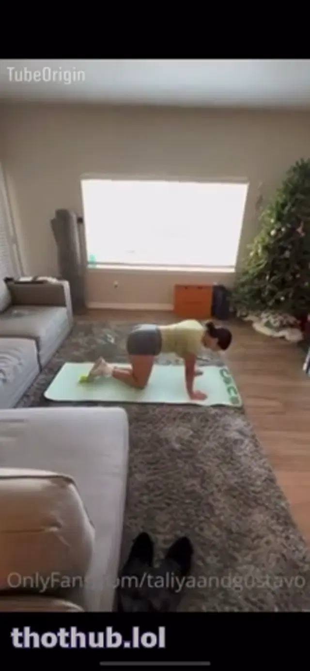 Taliyaandgustavo stretching