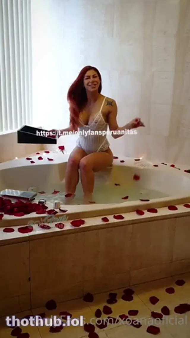 ♥ XOANA DISFRUTANDO DEL JACUZZI