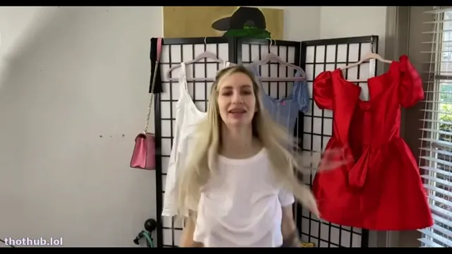 Elizabeth Rabbit Jumping Topless Youtubeuse