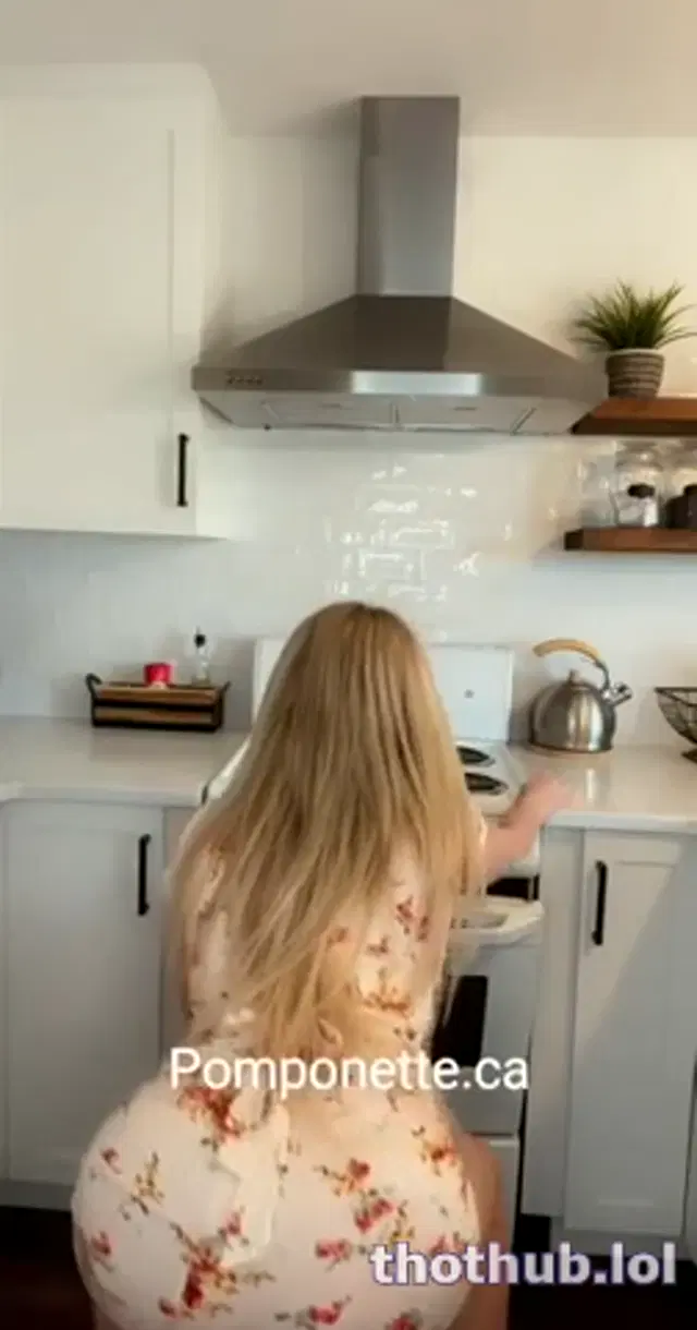 Pomponette kitchen fuck