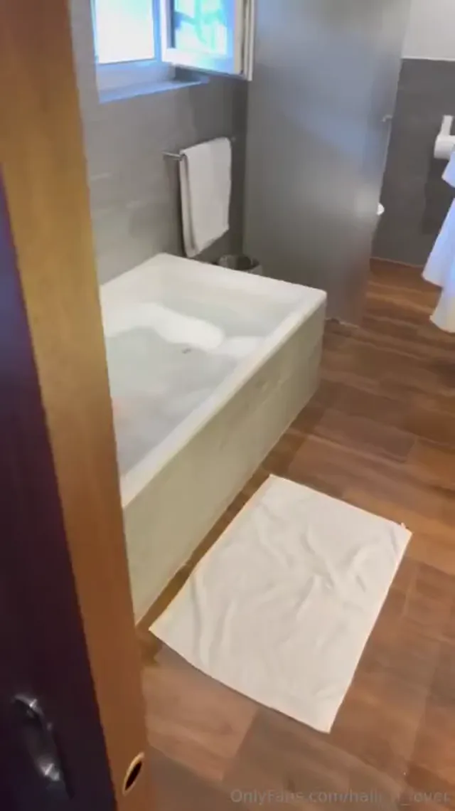 Halli_n_lover x HalliLover – Bathtub POV Creampie sexleaks june-2025