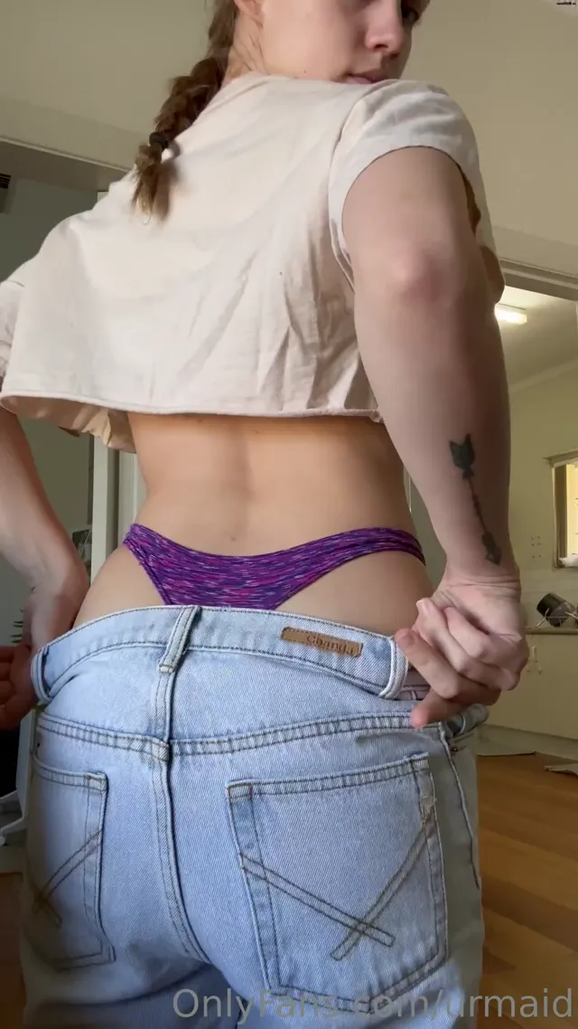 Maidelyn Aka Urmaid Onlyfans 07-07-2025 Caresses Her Buttocks