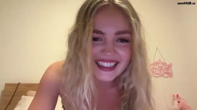 Lillysweetsss Chaturbate move her panties and fapping