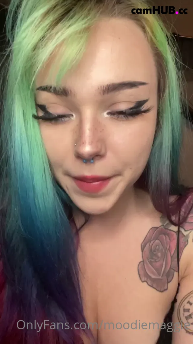 MoodieMaggie onlyfans show