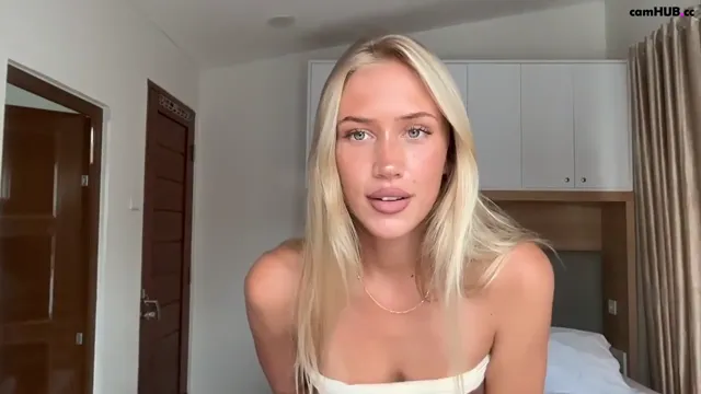 Livslifee chaturbate cute blond hairbra