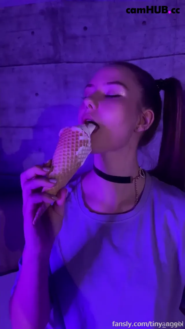 OF Feetqueenx aka tinyangelxx chaturbate night show
