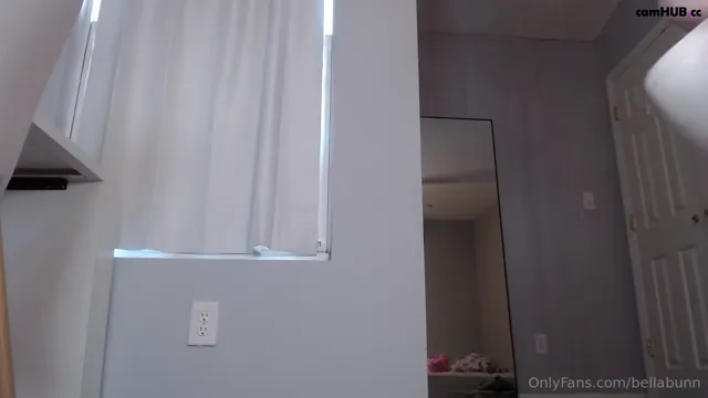 Bellabunn Squirts While Doing Oviposition