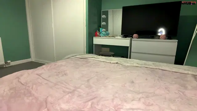 Angelxxx25 chaturbate spread her legs