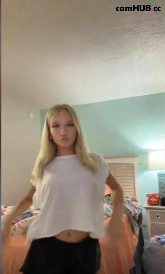 Roxyrain2736 Topless