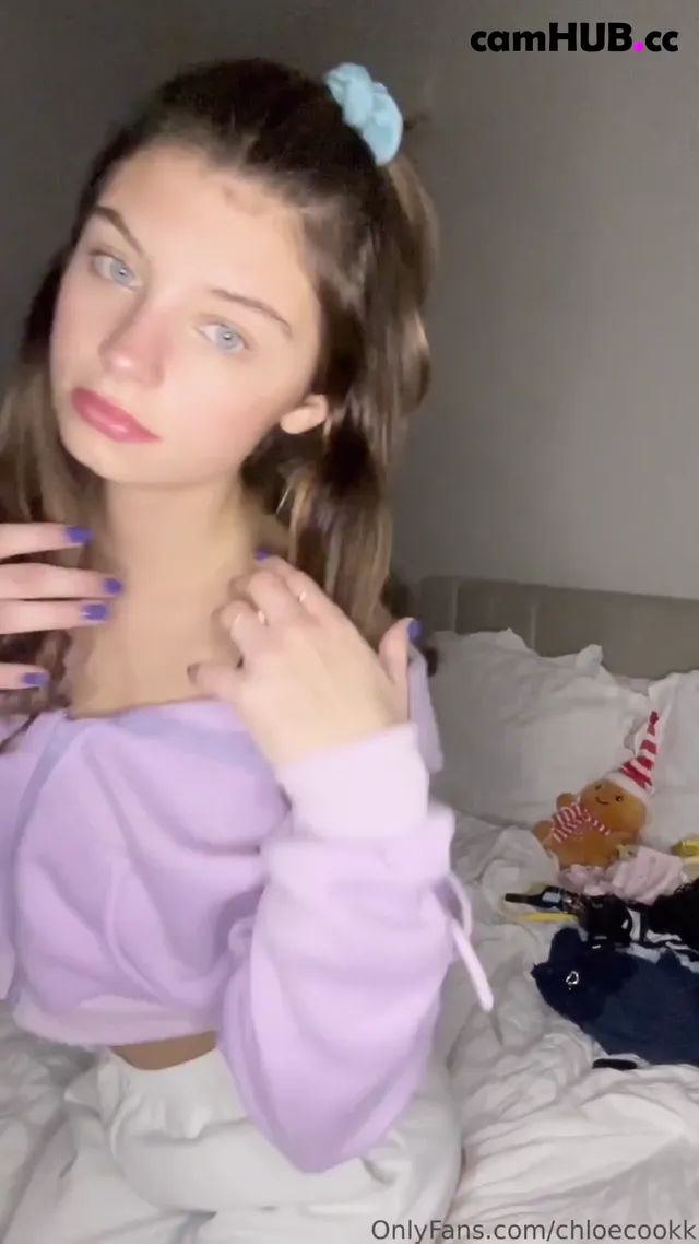 Chloecookk naked pussy & show body