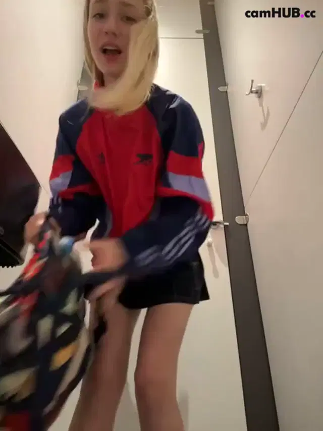 Lia_Love Stripchat Fucks pussy with fingers & dildo