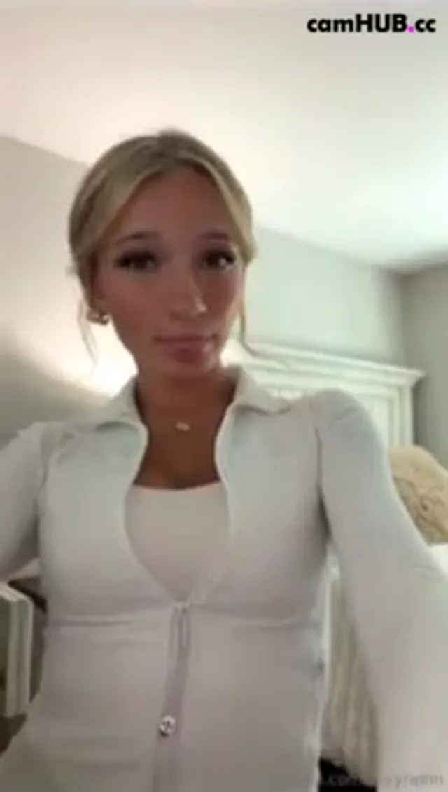 Roxyrain2736 Private Onlyfans Strips naked