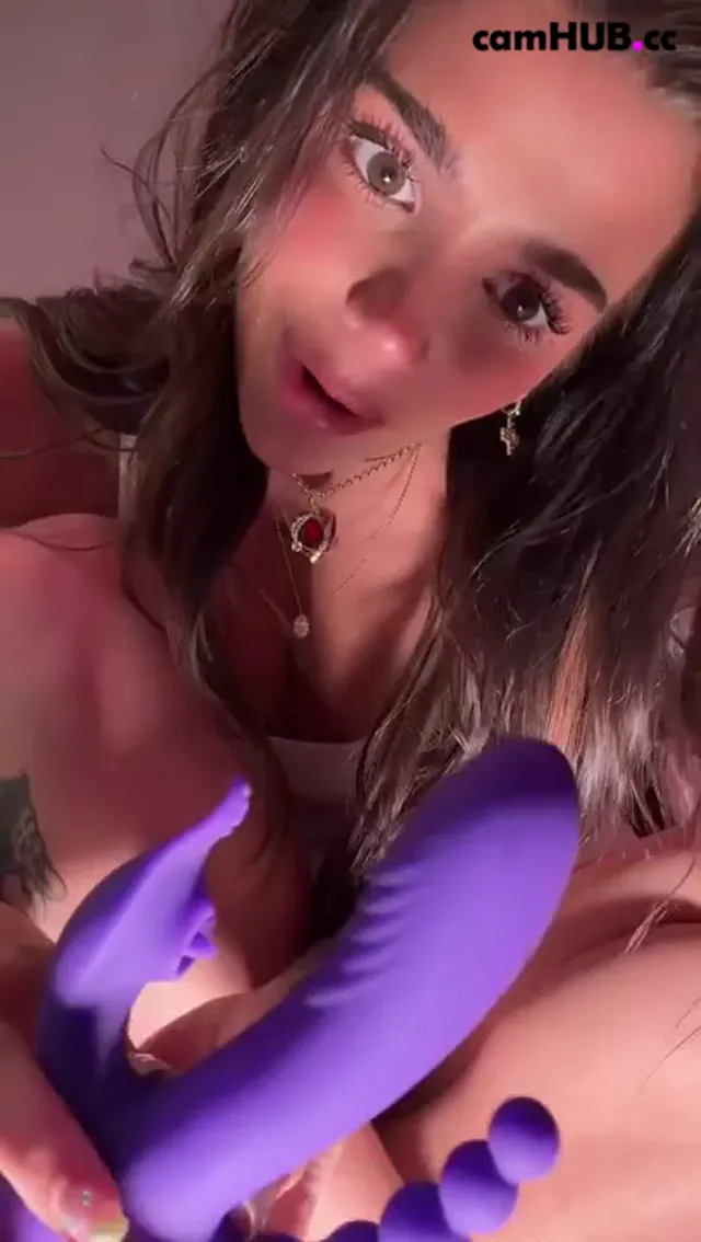 Ari Kytsya Fills Both Her Holes OnlyFans