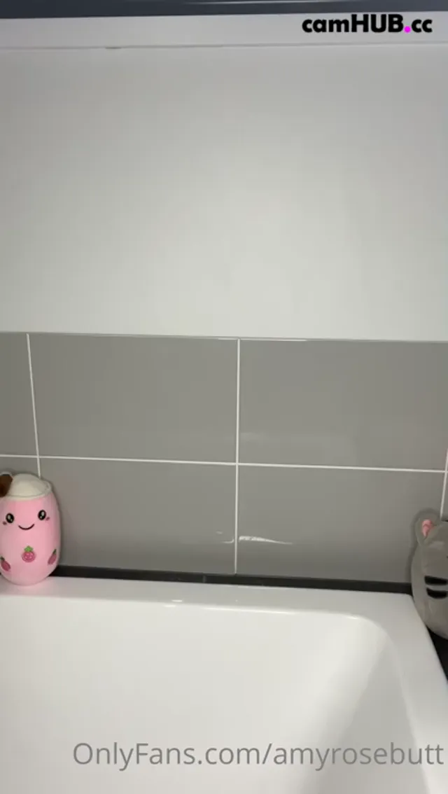 Amy Rose (amyrosebutt) Rubs Herself Inside Her Leggings & Squirts Onlyfans