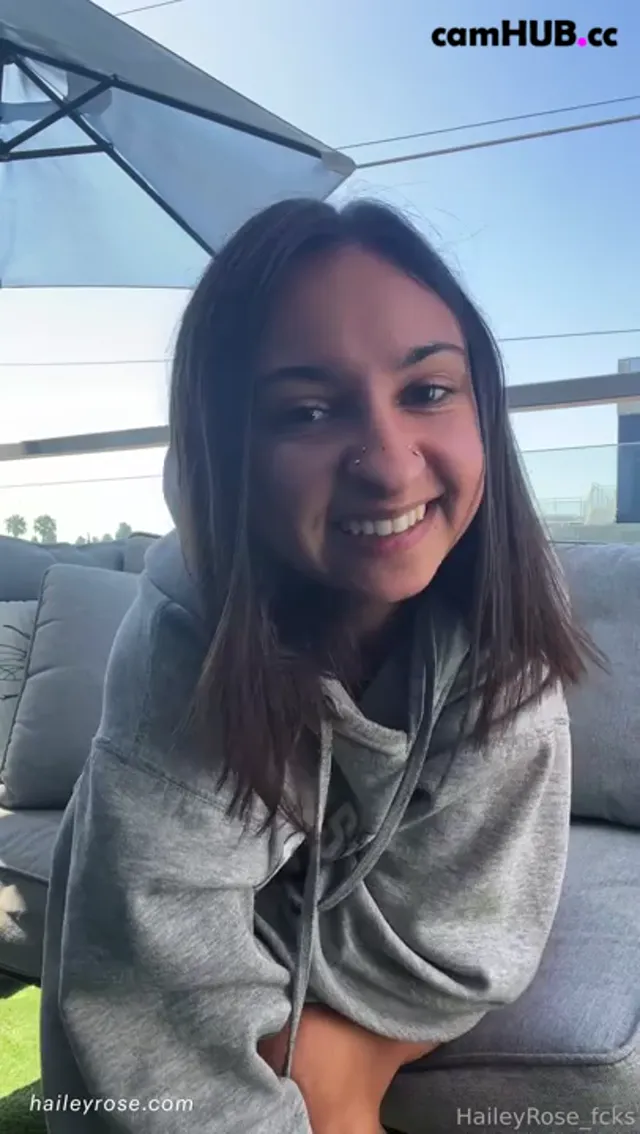 Hailey Rose Penetrates Her Pussy Outdoors Onlyfans