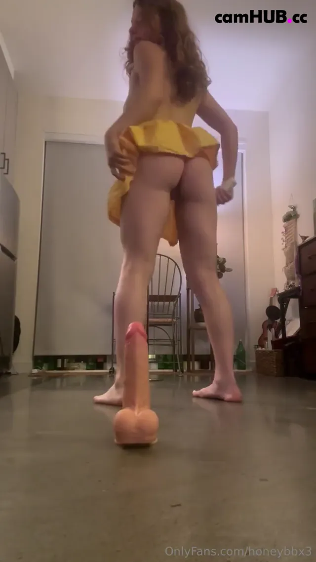 Honeybbx3 Shows tits & rides her dildo Onlyfans