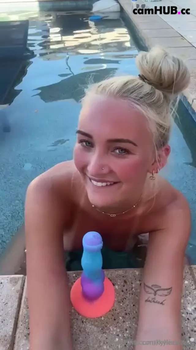 Kyliechase Masturbates In The Swimming Pool Onlyfans