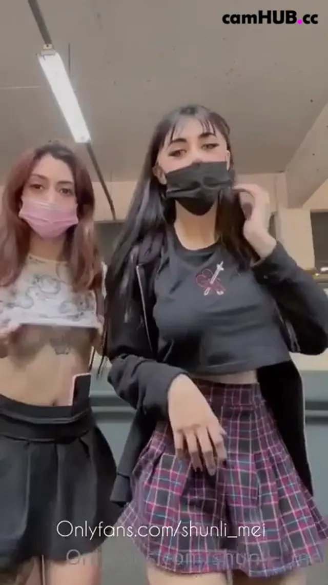 Shunli__mei & friend At a train stations exposing themselves Onlyfans