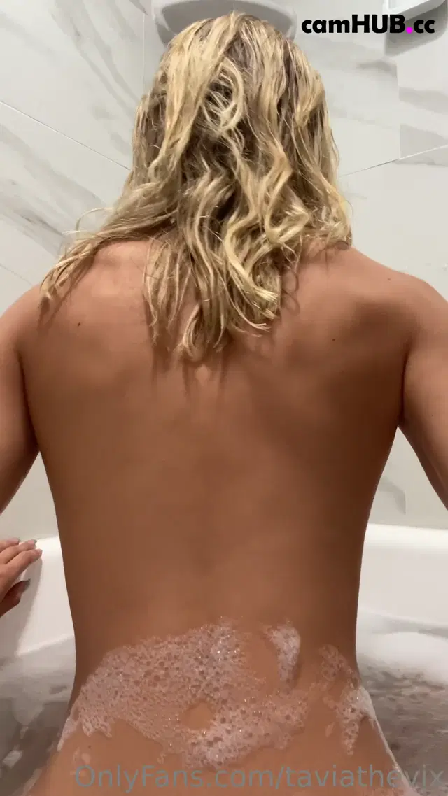 Baby_tav / vixen tavia Taking a Bath Flashing everything